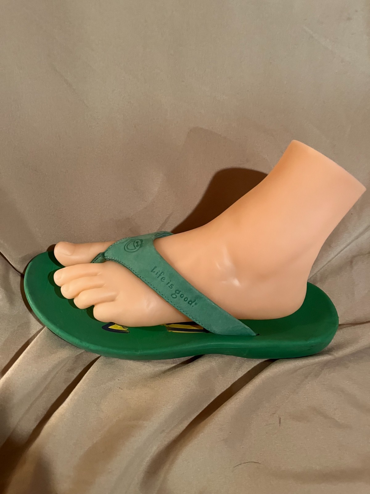 Life Is Good Flip Flops Size 8 Bright Green