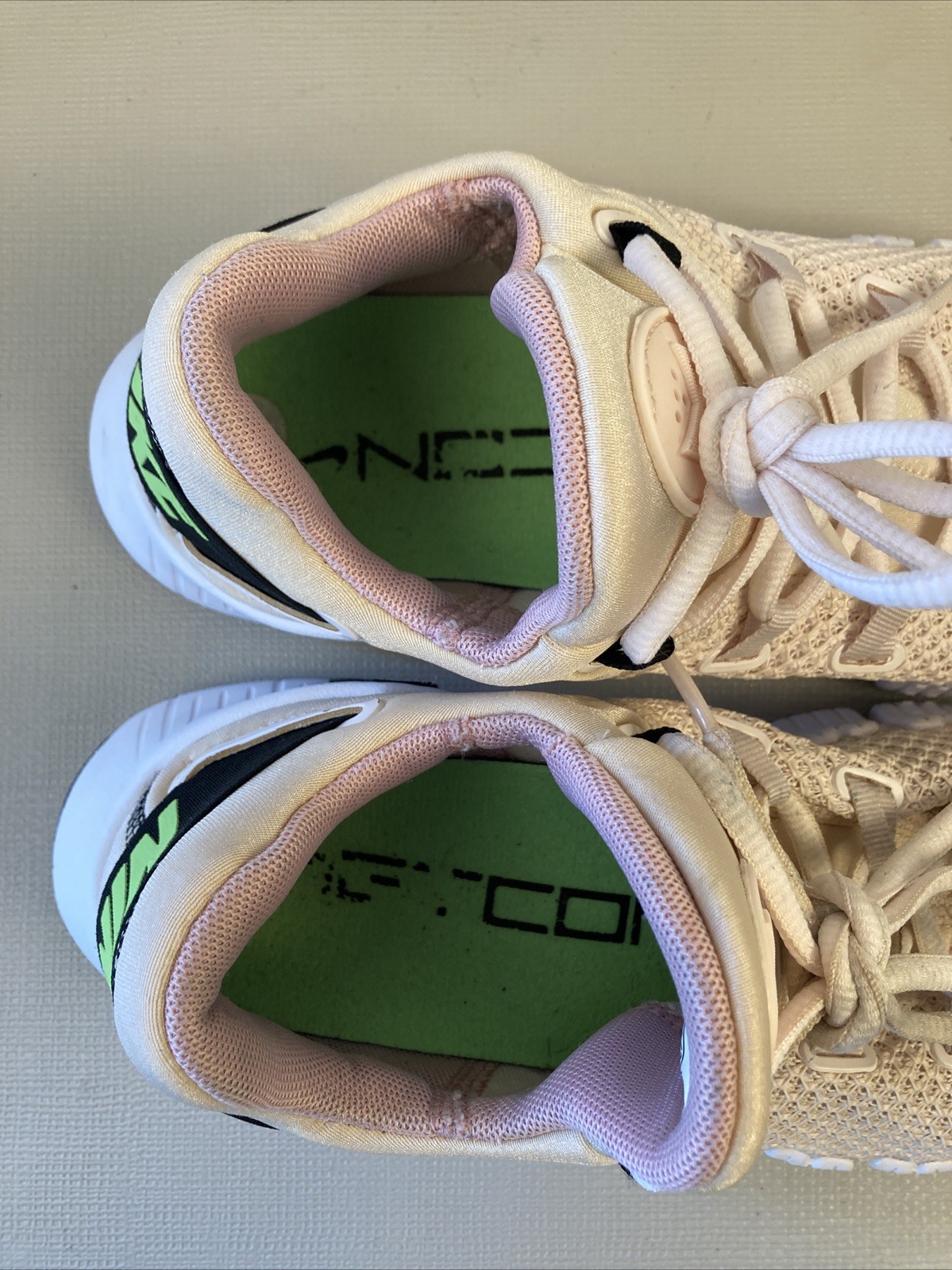 Nike Free Metcon 4 Light Soft Pink White Black Green Strike Women’s Size 8.5 EUC