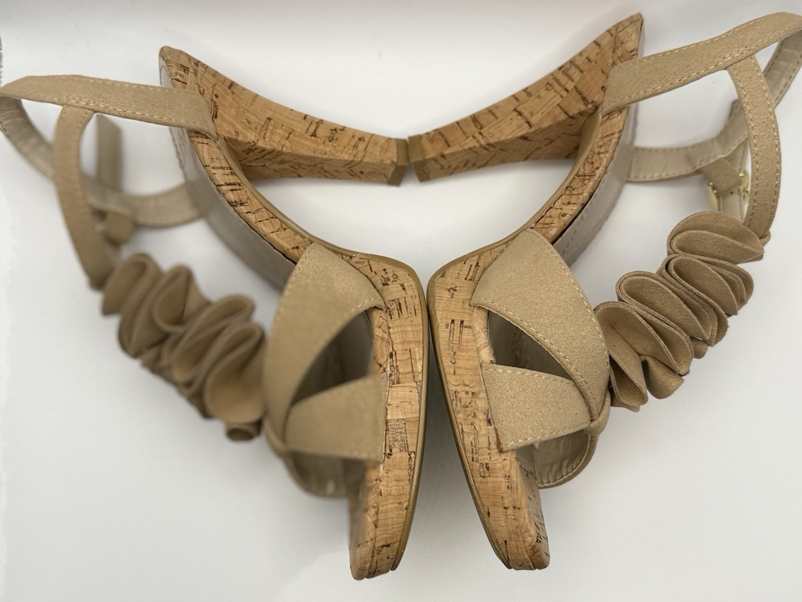Suede Ruffled Cork Platform Sandals Heels Beige Sz 6M FIN Japan 09-7359 Feminine