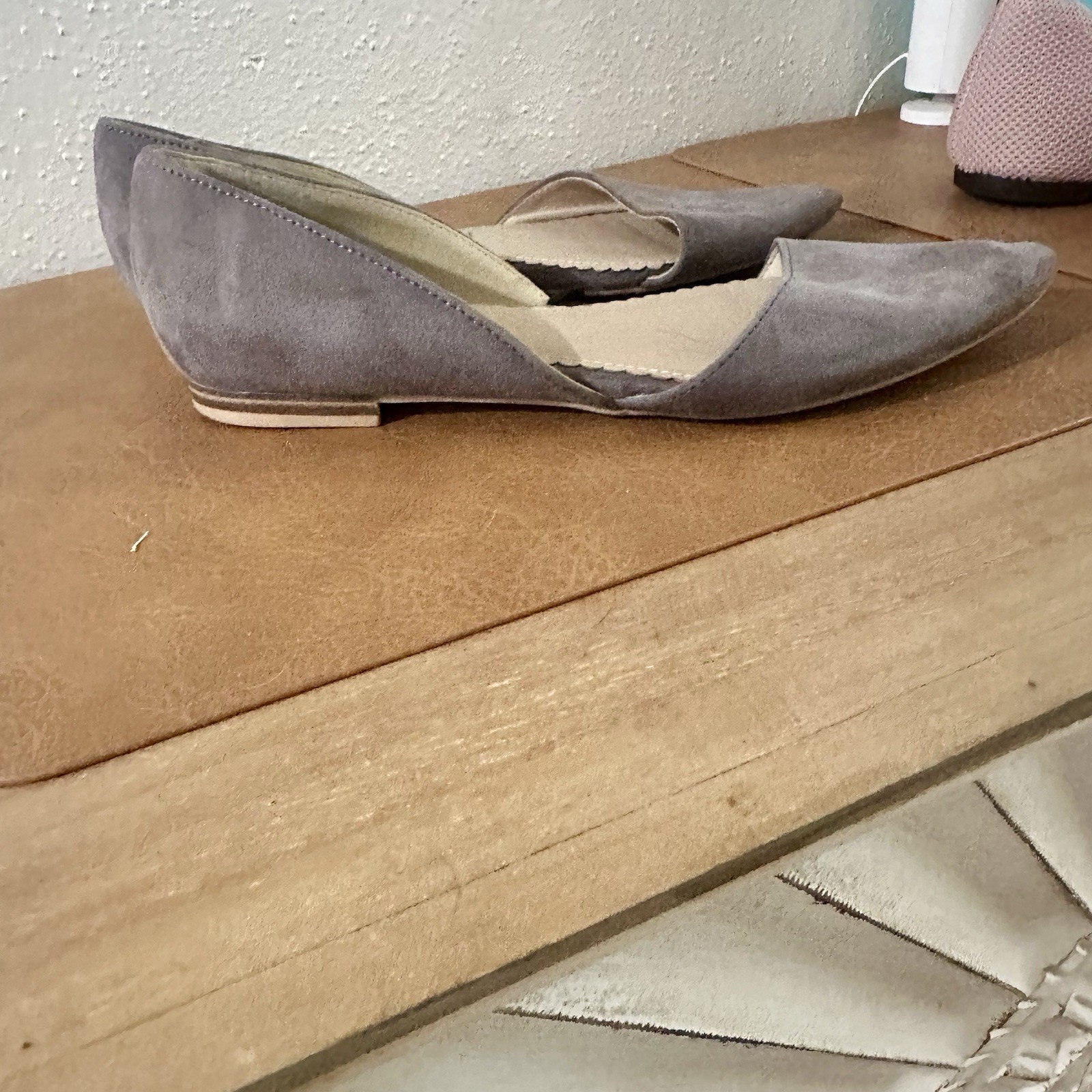Isaac Mizrahi New York Women’s Gray Suede Slip-On D’Orsay Pointed Toe Flats