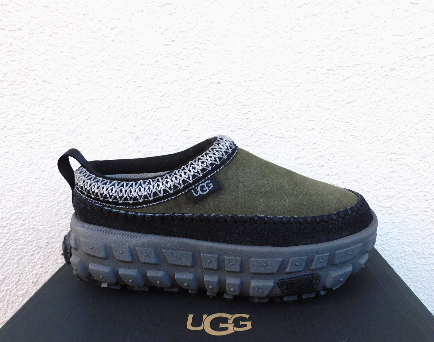 UGG ALL GENDER VENTURE DAZE SUEDE PLATFORM SNEAKER SHOE WOMEN US 6/ MEN US 5 NEW