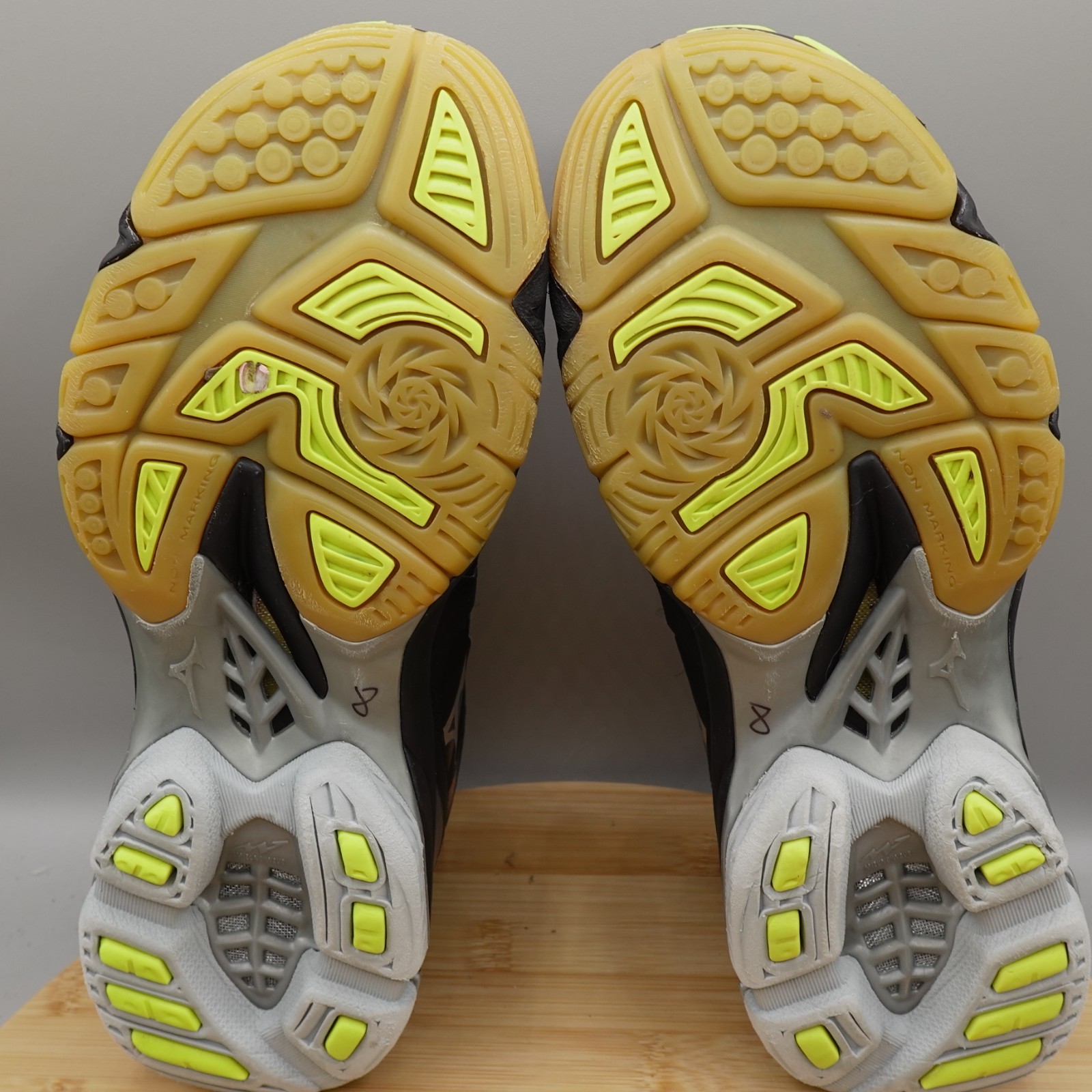 Mizuno Shoes Womens Size 8 Wave Lightning Z3 Black Running Sneakers 430228 Flaws