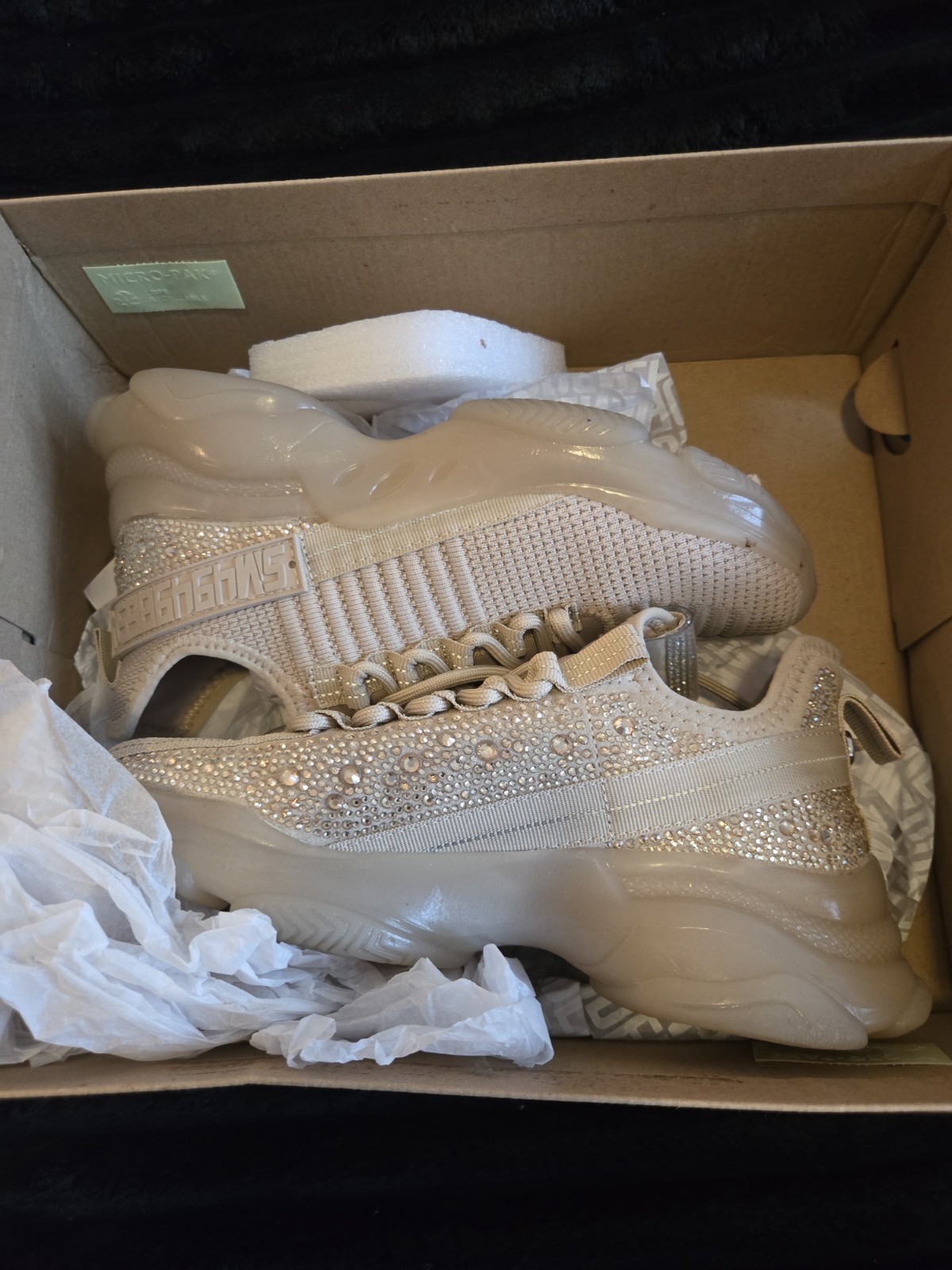 Steve Madden Maxima Beige Knit Low Top Lace-Up Sneakers Rhinestone Cushioned
