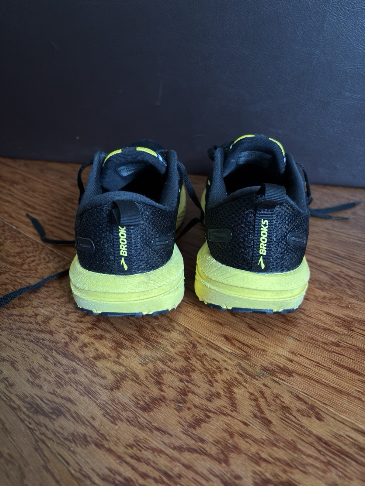 Brooks Revel 6 Women’s Size 8.5 Black Yellow Pittsburg Running Shoes