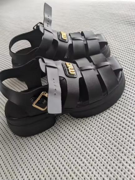 Punk Fashion Comfortable Casual Thick-soled Platform Buckle Sandal Gold Detail