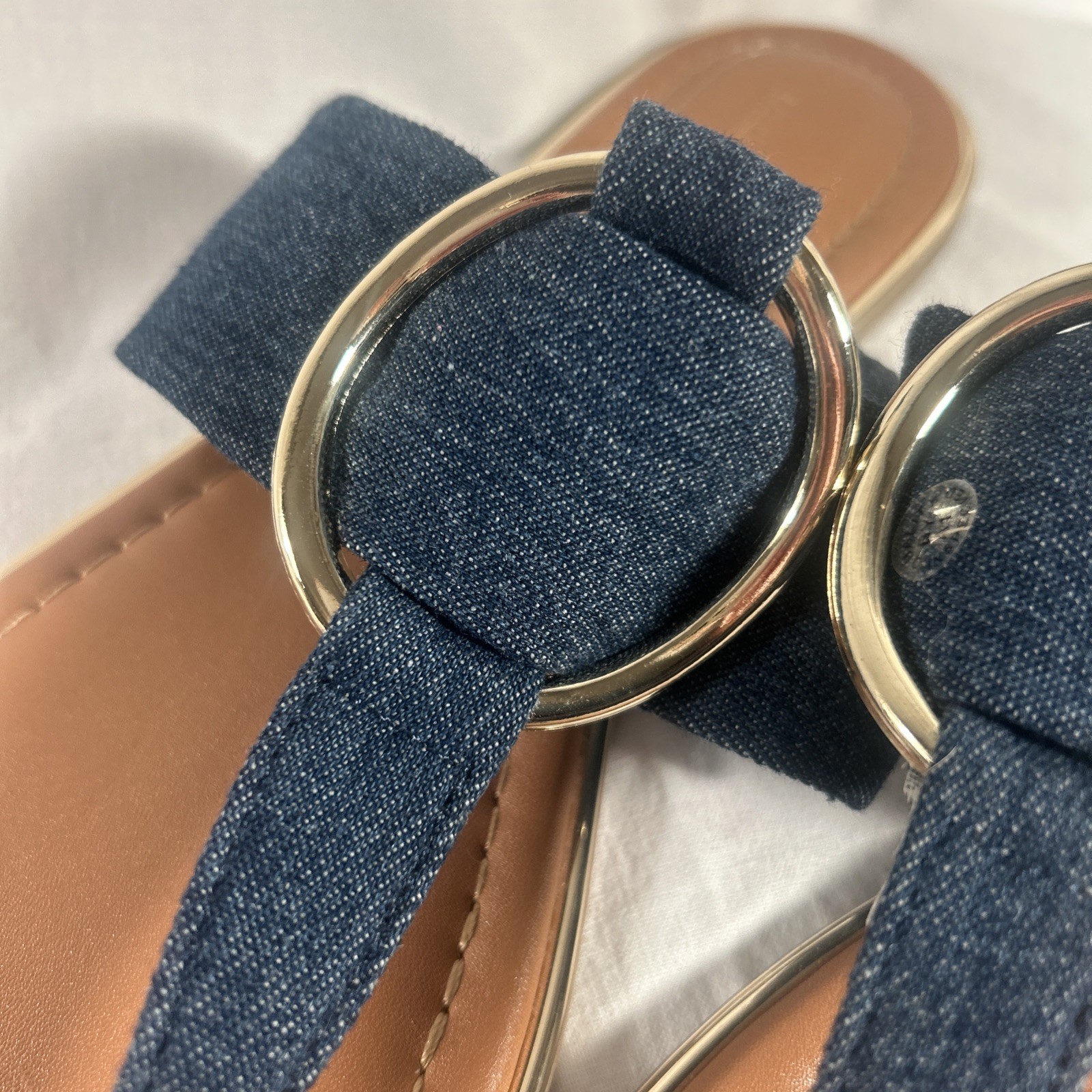 Liz Claiborne Women’s Camillo Flat Gold Tone Ring Sandals Denim Blue Size 8