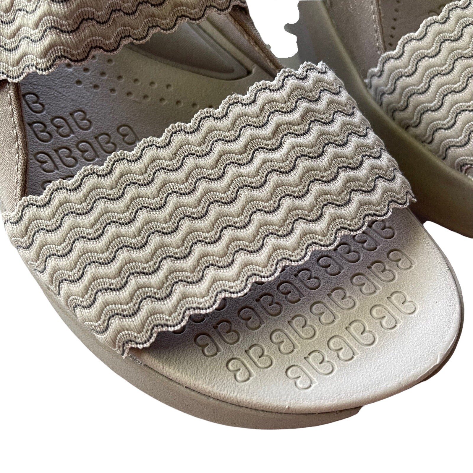 Bzees Plush Slingback Sandals Women’s Size 8.5M Simply Taupe shoes New