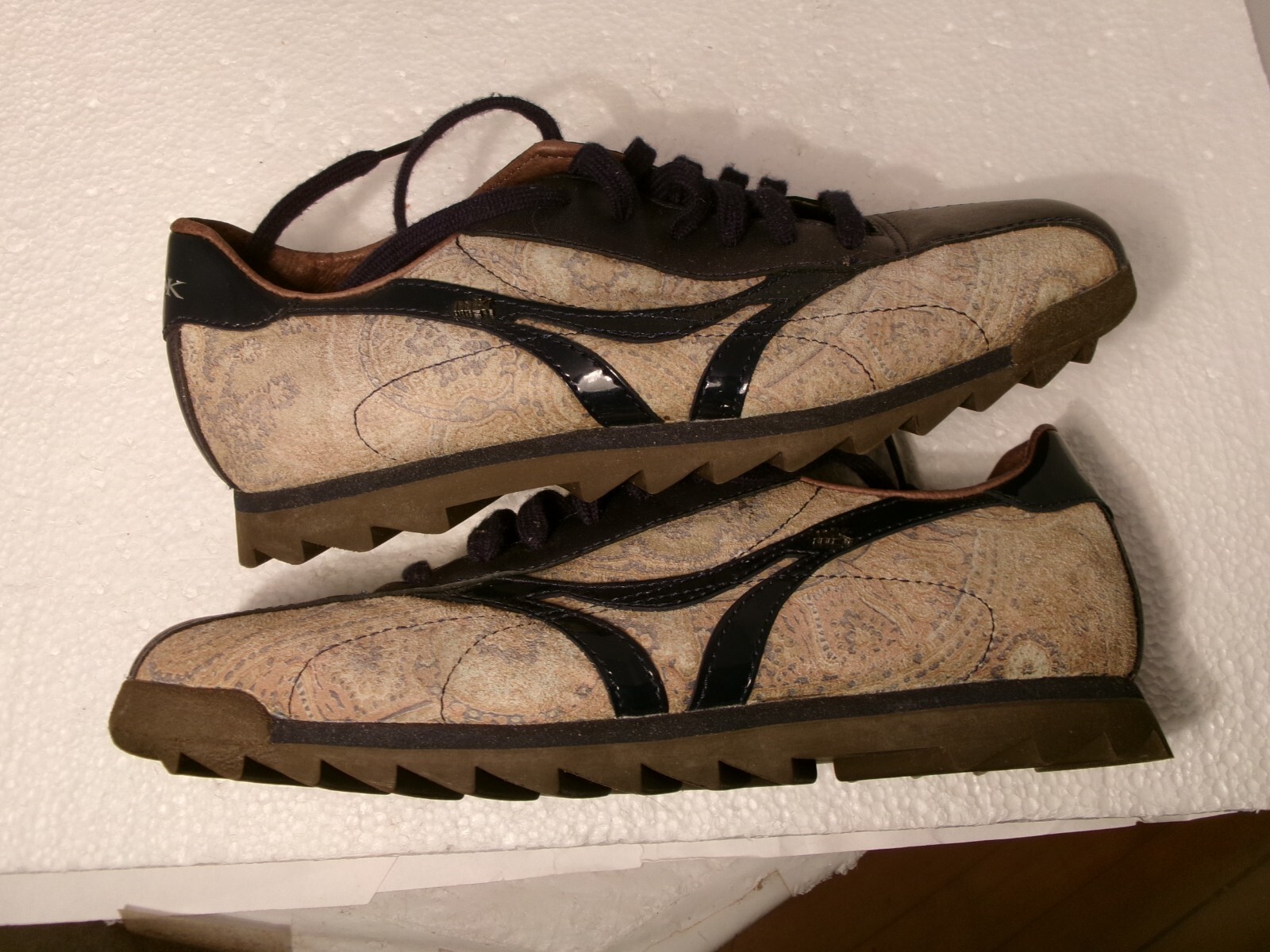 michelle-K Women’s Size 7 Leather Upper Casual Shoes