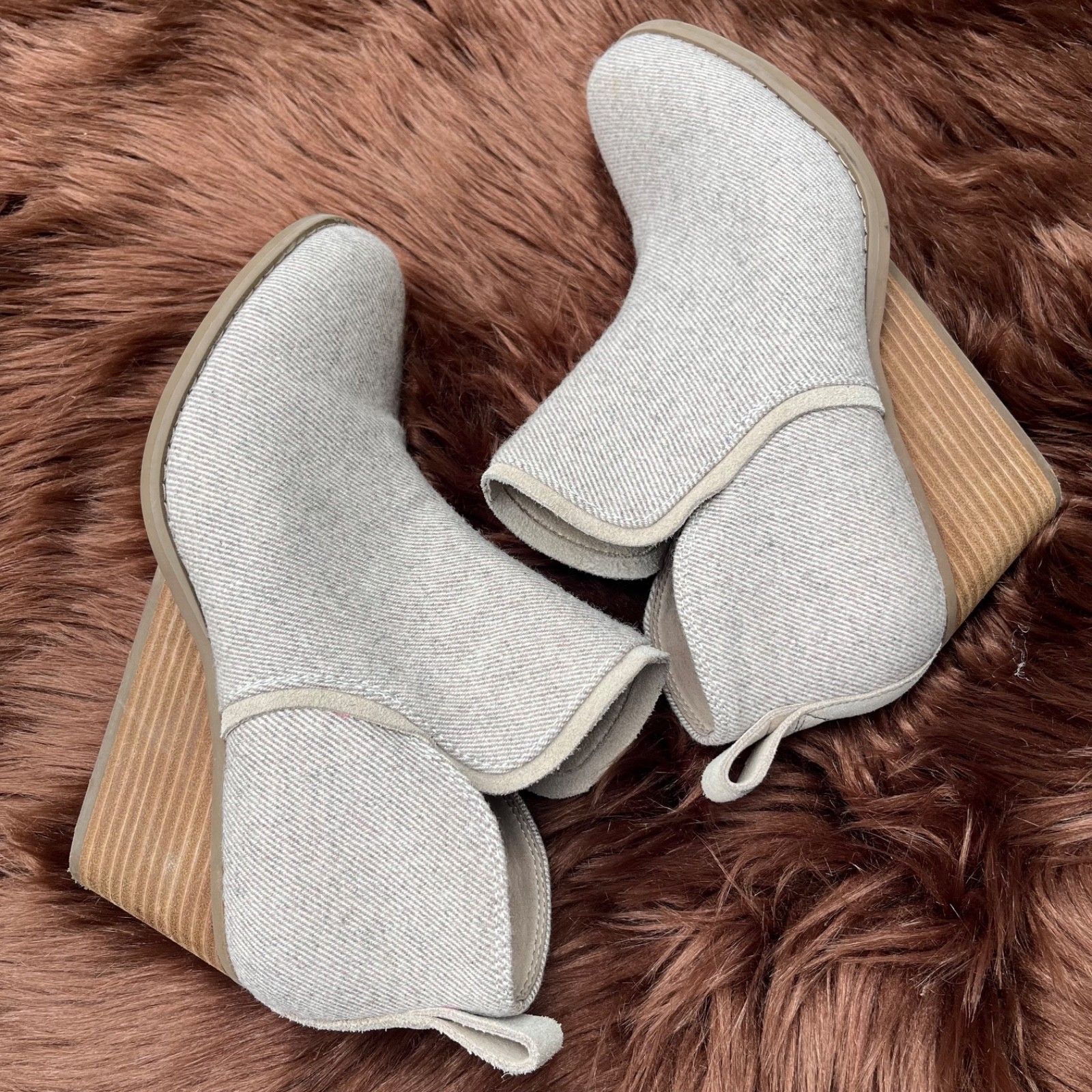TOMS Kaia Wedge Bootie; Size 7.5; Oatmeal Tweed Shimmer