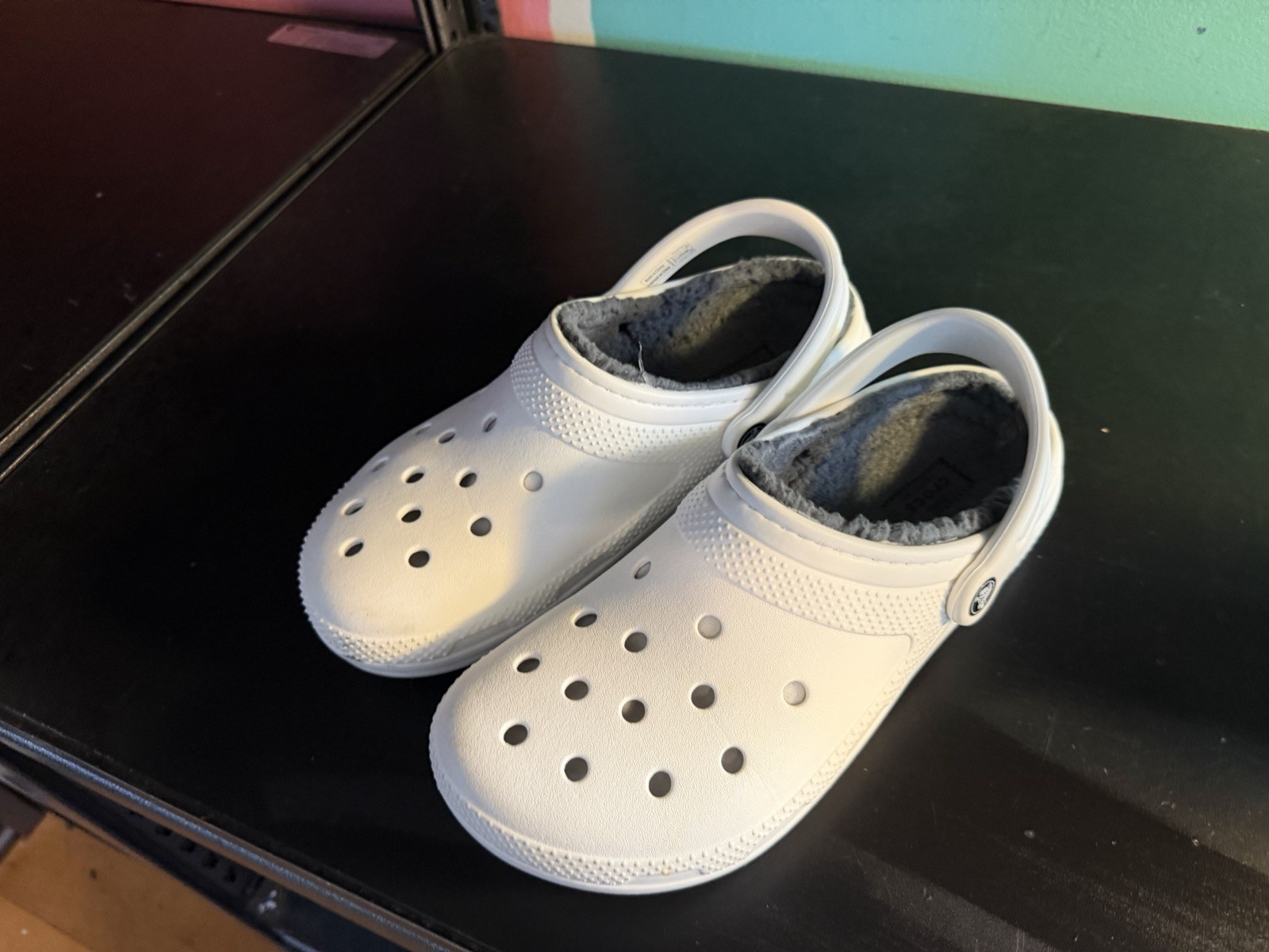 CROCS Baya Fuzzy Lined Clog White w Grey Interior. Women’s 10, Men’s 8