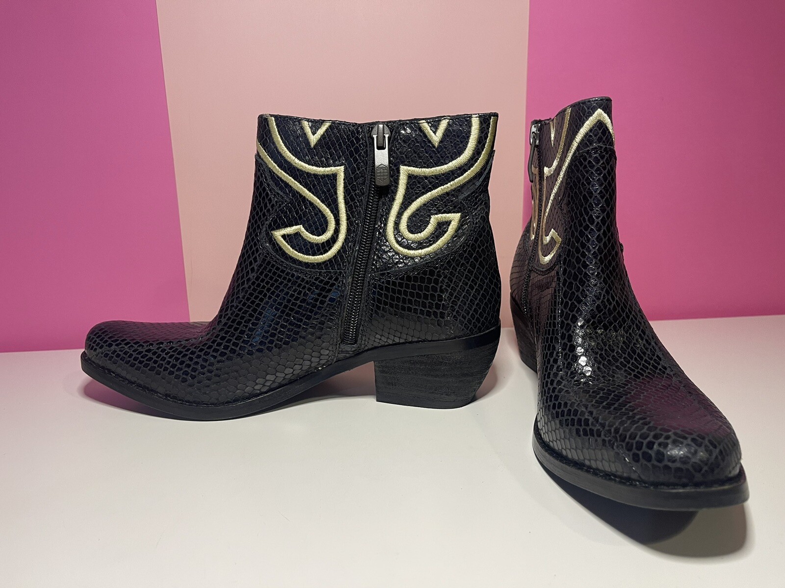 Vince Camuto Calina Black Leather Solid Snake Print Ankle Booties Sz 7M Western