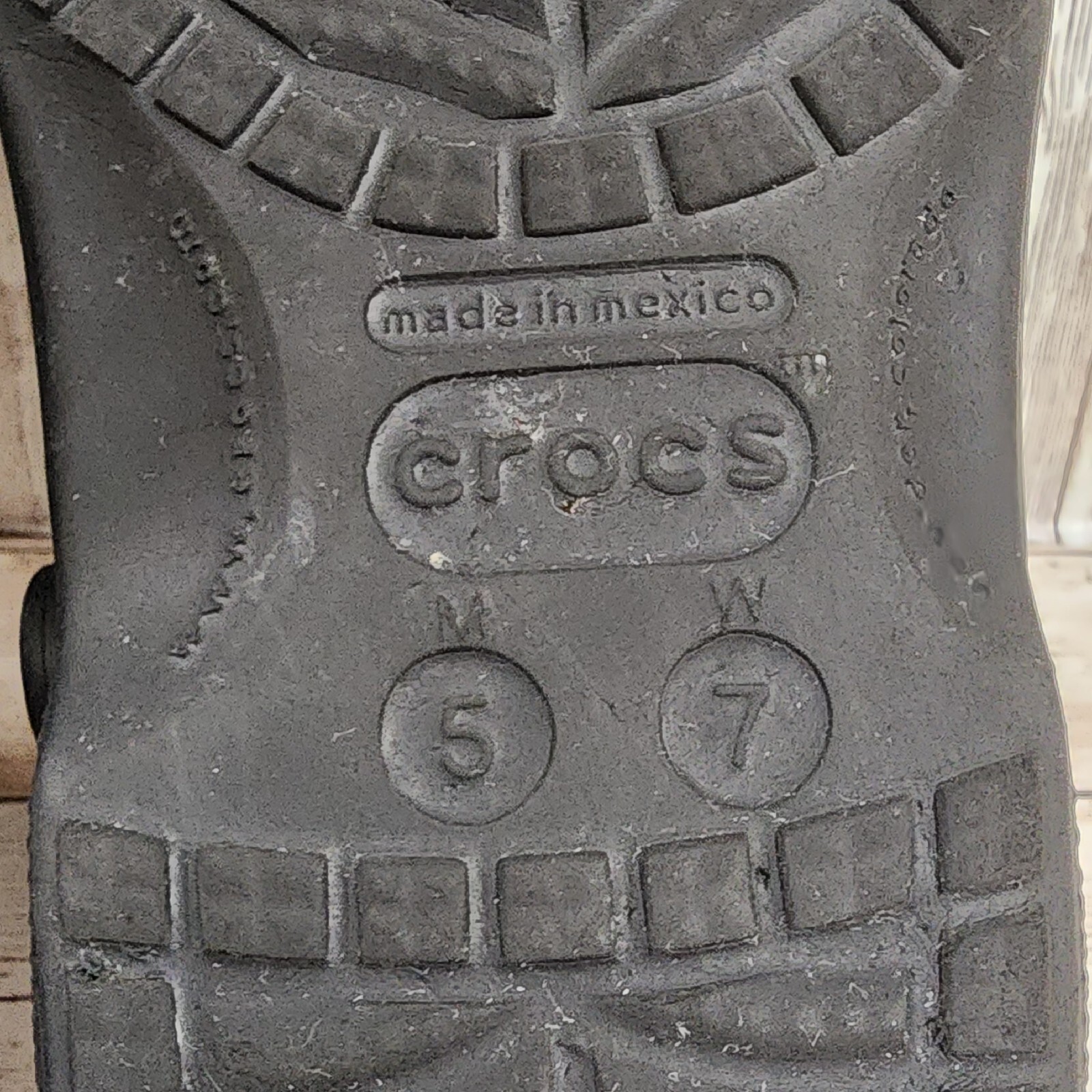 Crocs Unisex – Adult Baya Clog – Black – Size Women’s 7 – Men’s 5