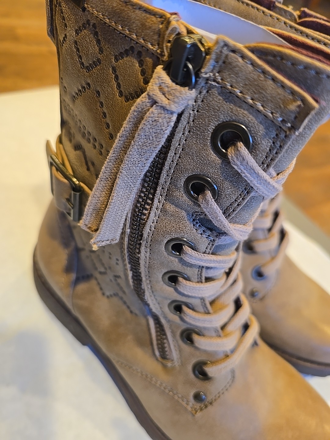 Roxy Tierra ARJB700263 Side-Zip Boots Beige Women’s Size 8 (New See Description)