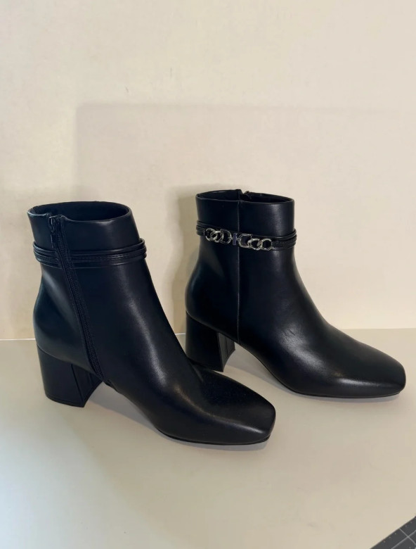 Burudani Classic Black Leather Boots with Silver Chain Accent Size 9