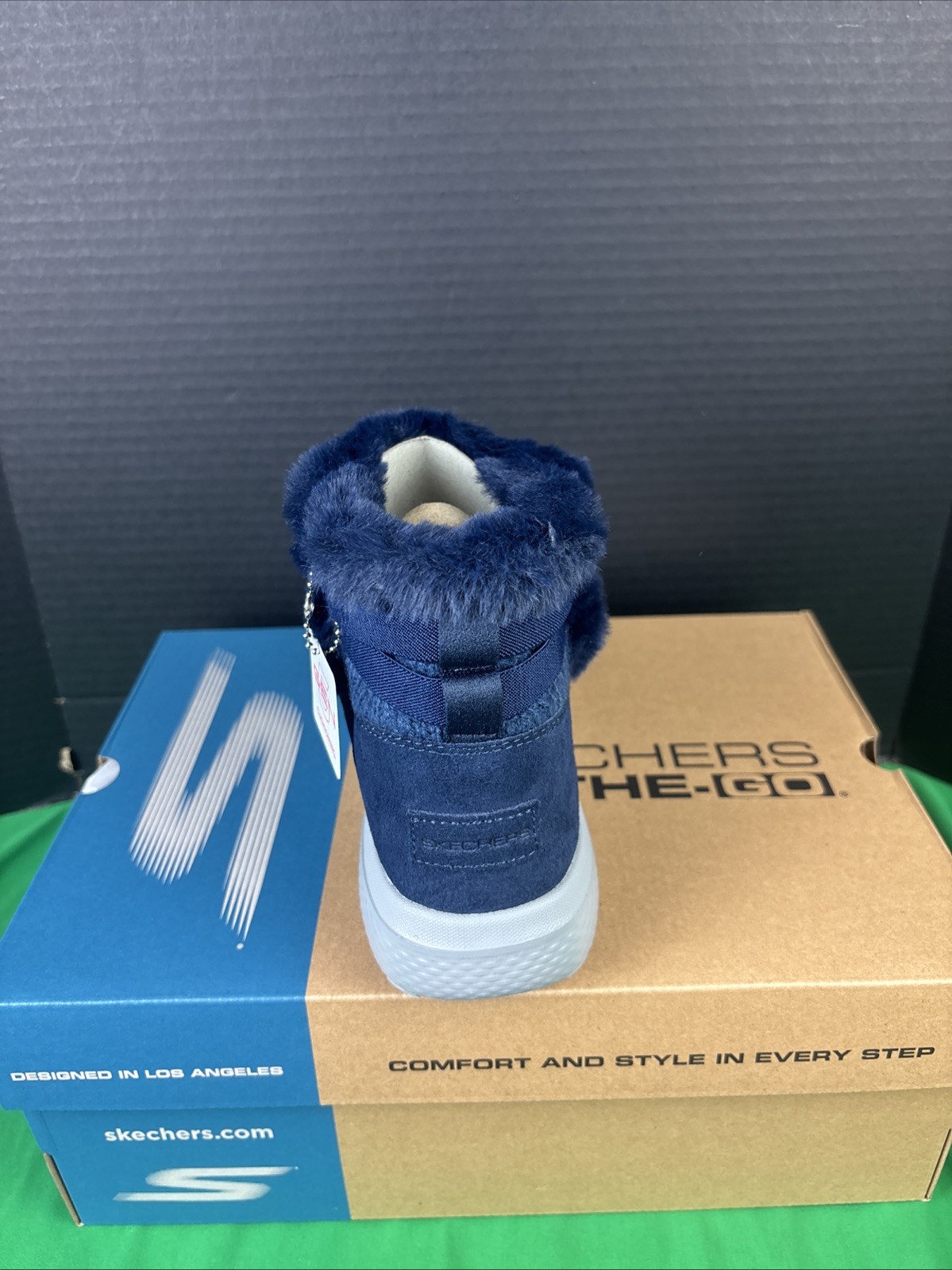 Skechers Women On-the-GO City Suede Boots Size 7.5 Navy