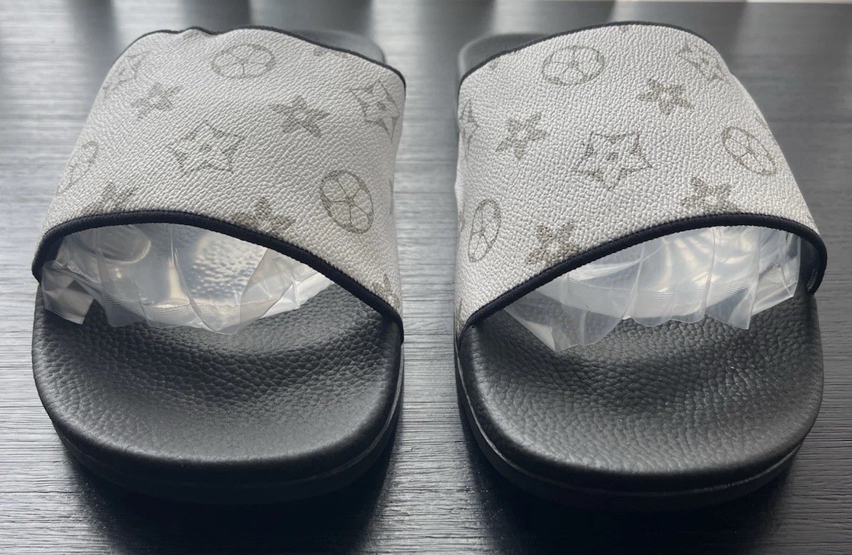 Classic White-Gray Upper, and Black Bottom. Size 45 EU