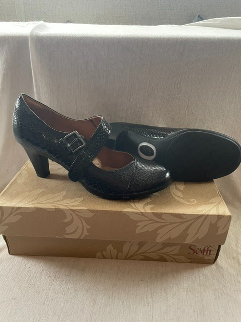 Sofft Women’s Maranda Snake Skin Style Omarosa Black Mary Jane Pumps Size 8