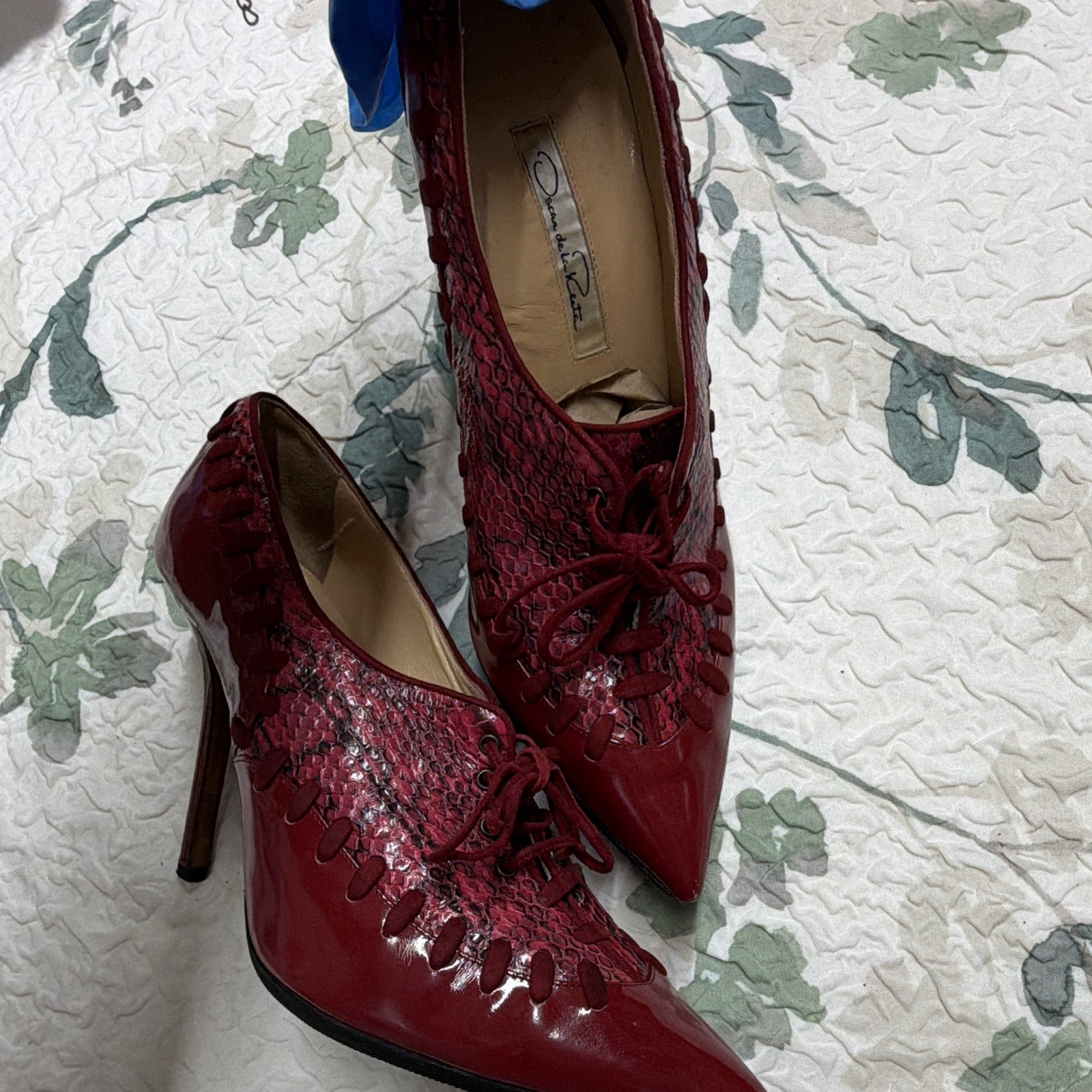 Oscar de la Renta Red Patent Leather Python Print Lace-Up Pumps EU 39 US8.5