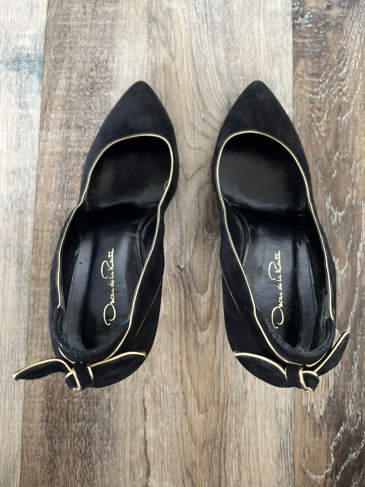 Oscar De La Renta Suede Pointed Toe Gold Trim Designer Evening Pumps size 38