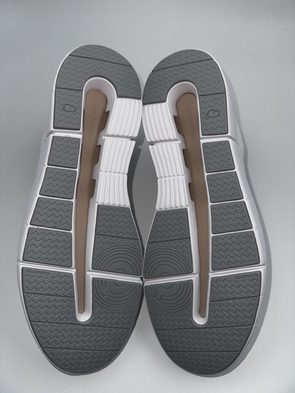 On the Roger Advantage Women’s White/Rosehip Tennis Shoes Pick Size