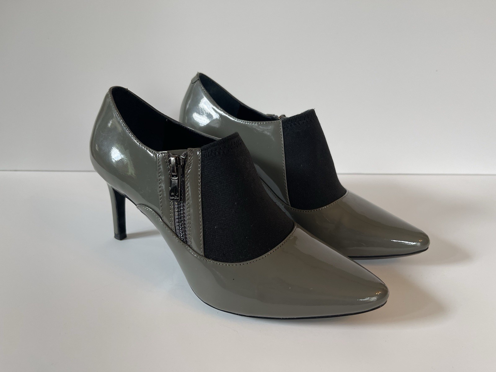 Calvin Klein Women’s Gray Patent Leather Ankle Boots Jalana Heels Zipper Sz 7.5