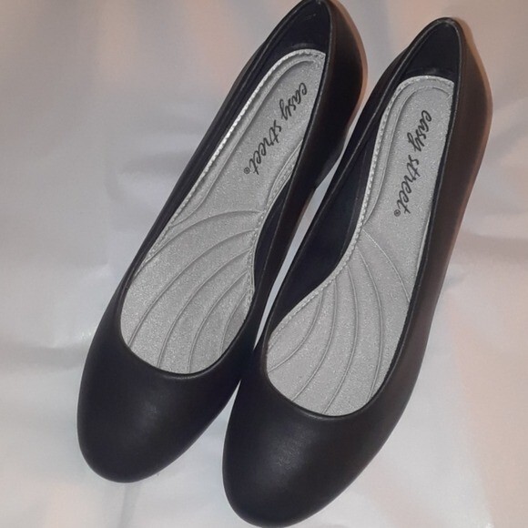 Easy Street Shoes Women’s 7.5M Proper Block Heel Pumps Black