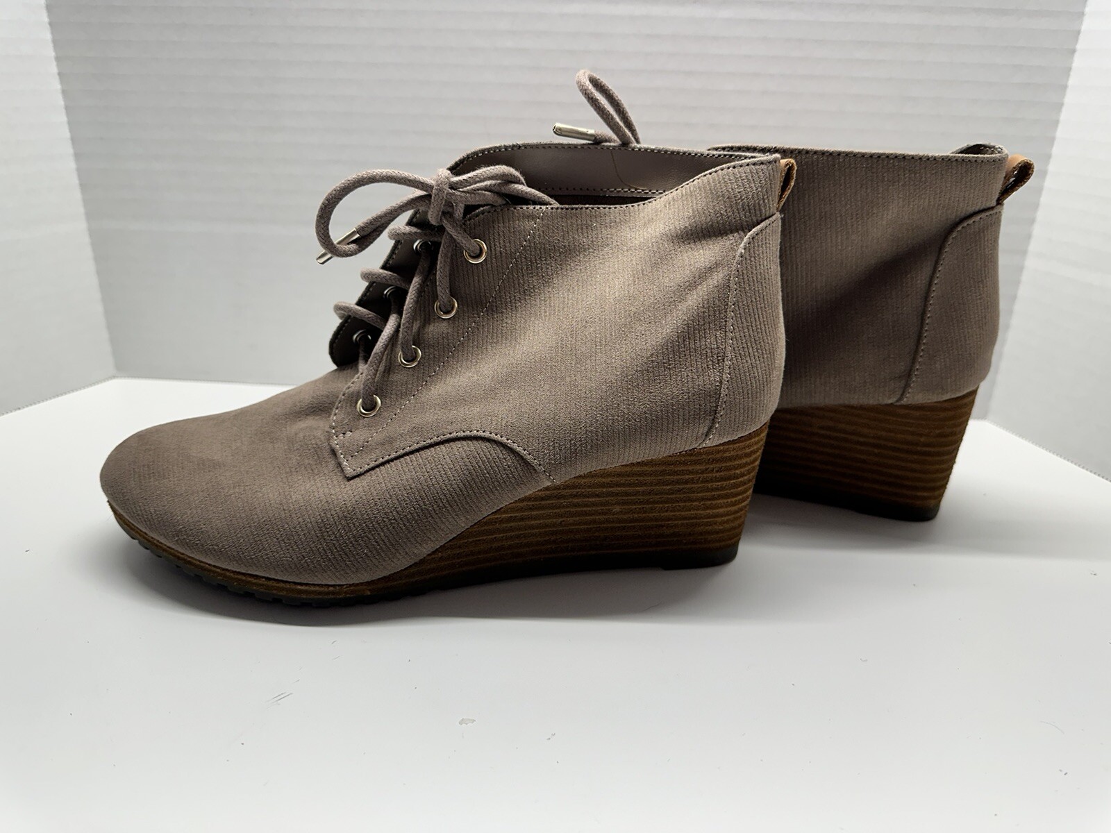 Dr. Scholl’s Women’s Dakota Booties Brown Microfiber Suede Tie Wedge Size 8.5 W
