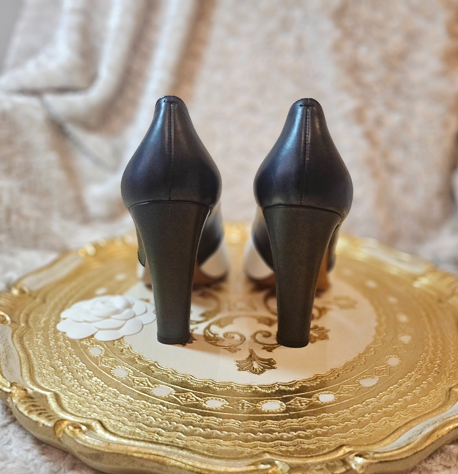 $1.1K Calvin Klein Collection Black & White Pumps 40 (IT), fits 9 (US), NIB
