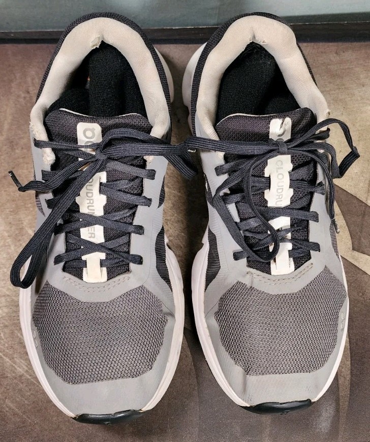 On Cloud Eclipse Black Runner Size 6.5 Women Tennis Shoes