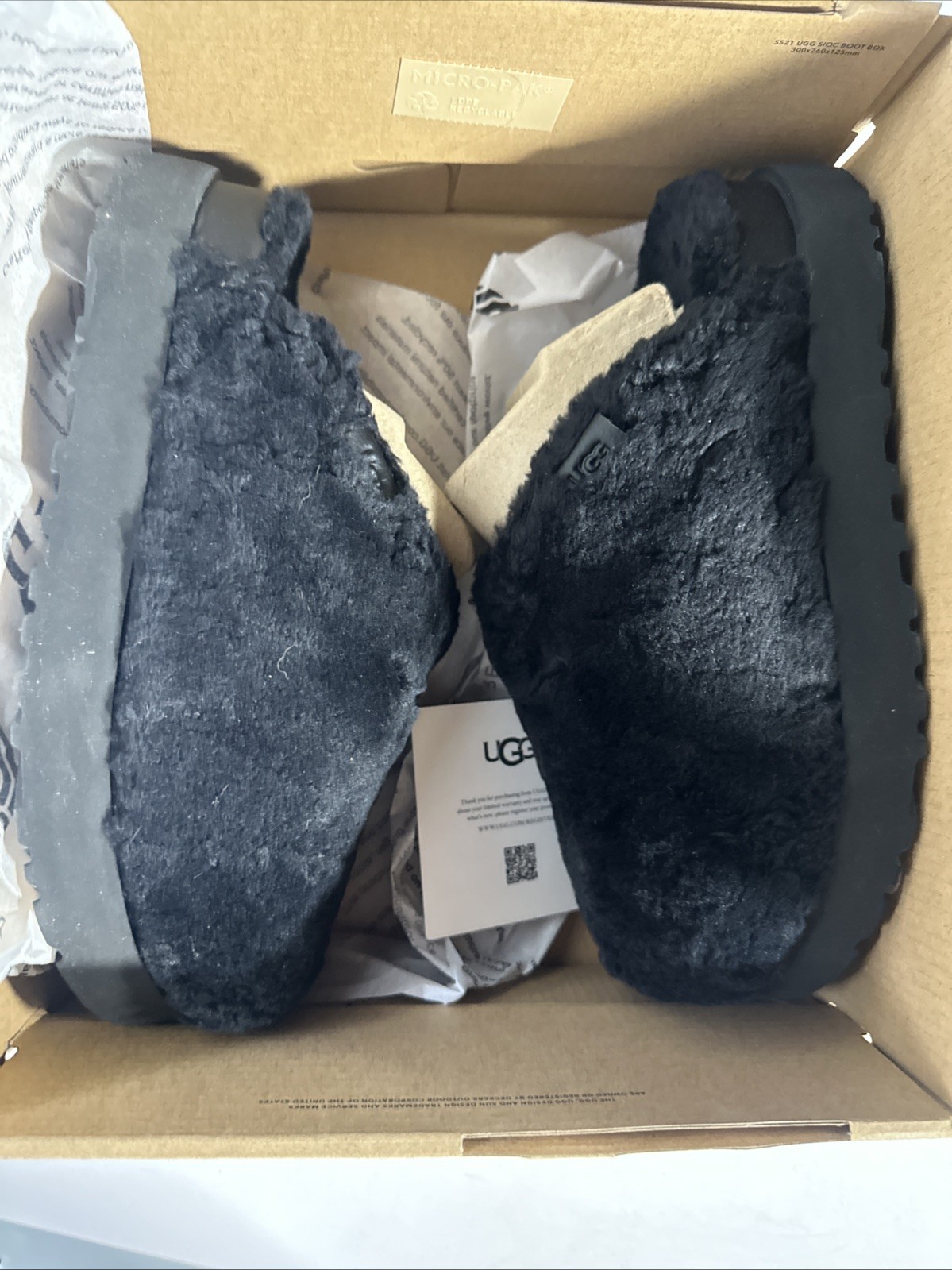 Ugg’s Fuzz Sugar Slides Size9 New With Box. Black