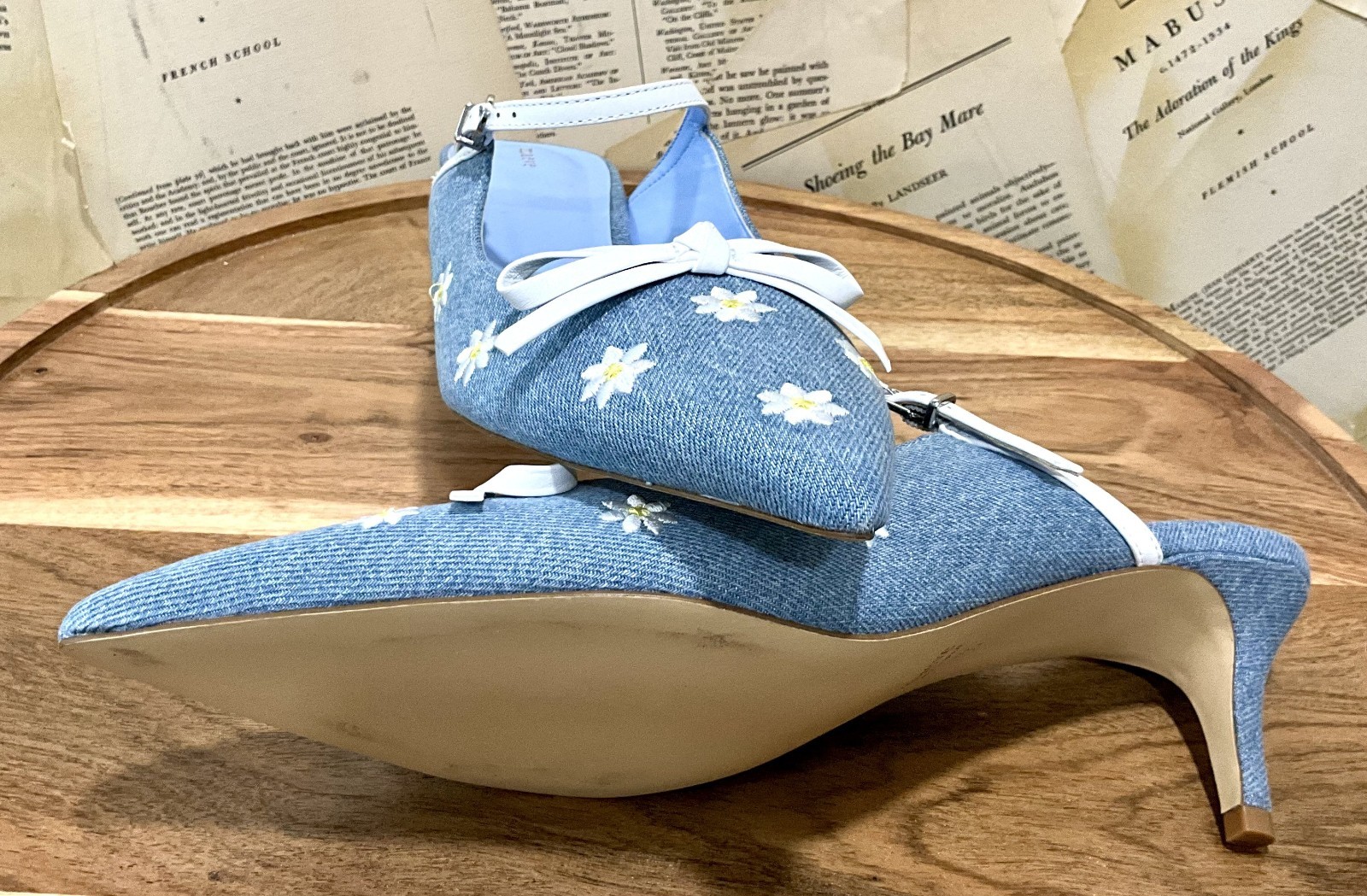 Anthropologie Maeve Bow Kitten Heel Mules Demin White Daisy Embroidery 10 NEW