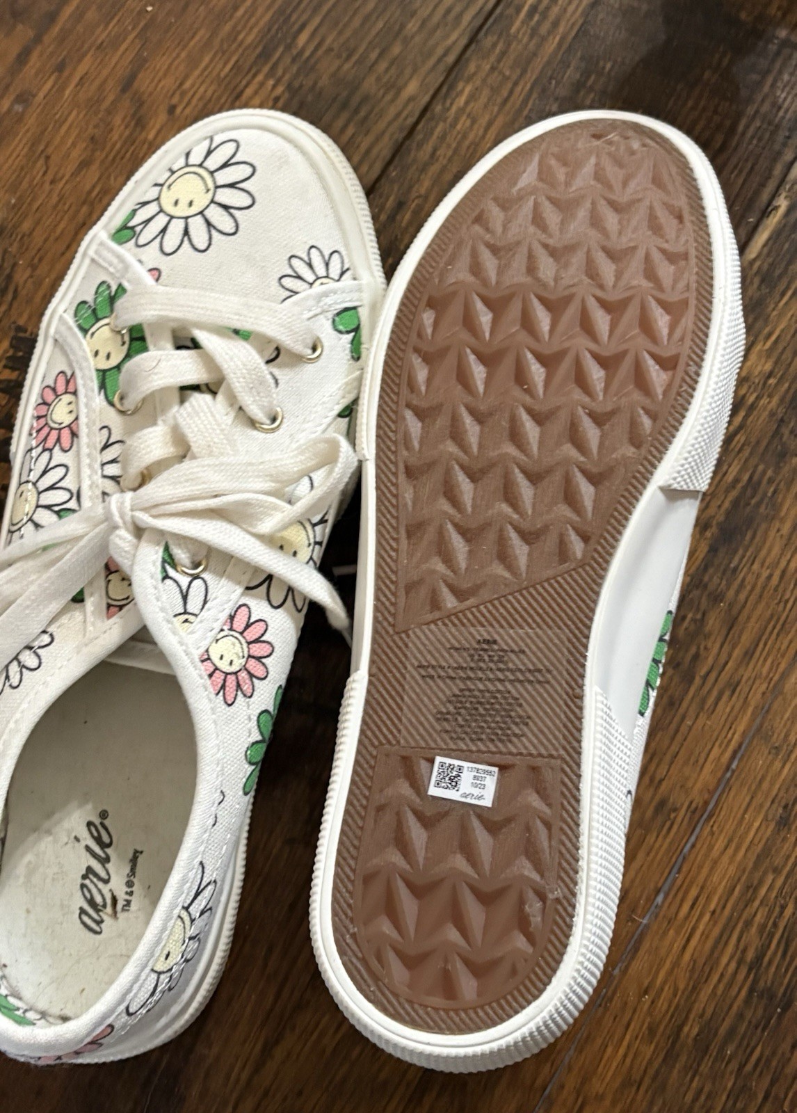 aerie Women’s White Canvas Floral Daisy Lace-Up Low Top Sneakers Rubber Sole