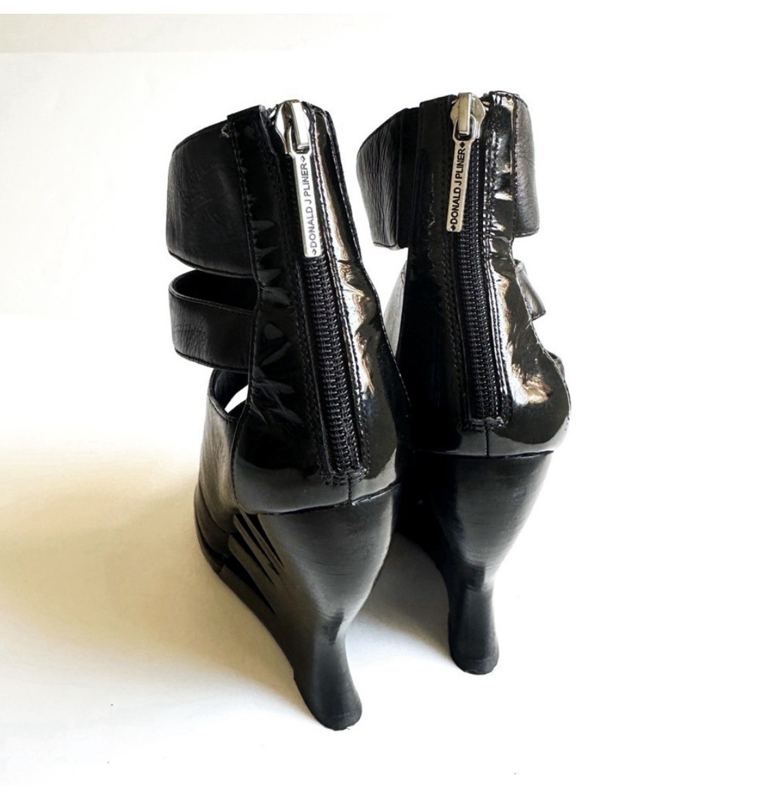 Donald J. Pliner Avant Garde Heeled Black Wedge Sandal. Logo Zipper Heel 7.5
