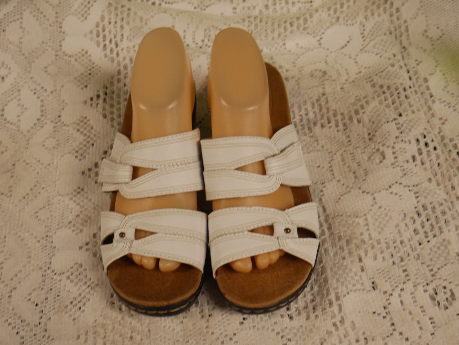 NWT CLARKS SZ 9M HAYLA CANYON WHITE LEATHER UPPER MANMADE BALANCE SANDALS SHOES