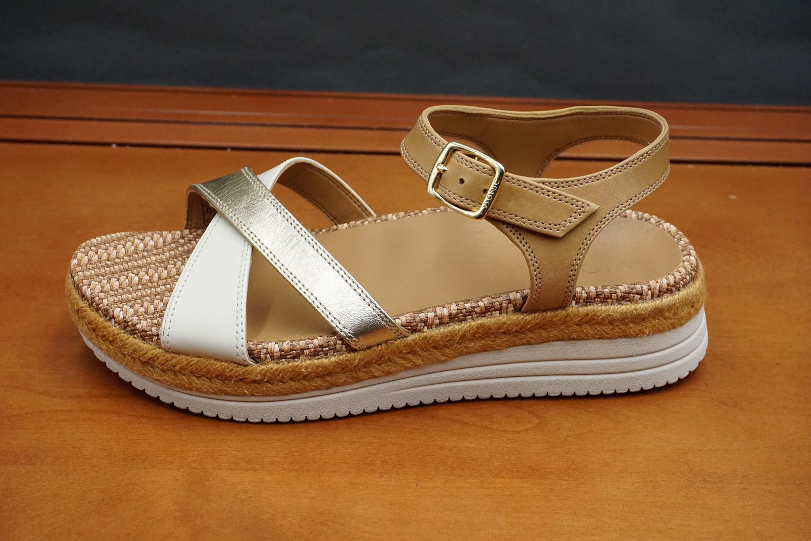 Vionic Mar Sandals Shoes Womens Size 8 Beige Leather Espadrille Buckle Cushioned