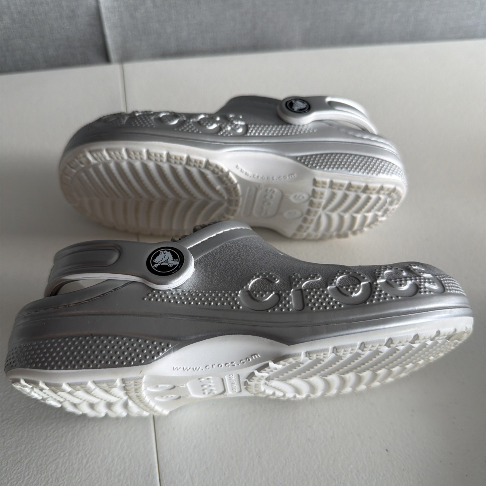 Crocs Women’s Size 6.0 Baya Classic Clog Faux Fur Lined Silver Slip On