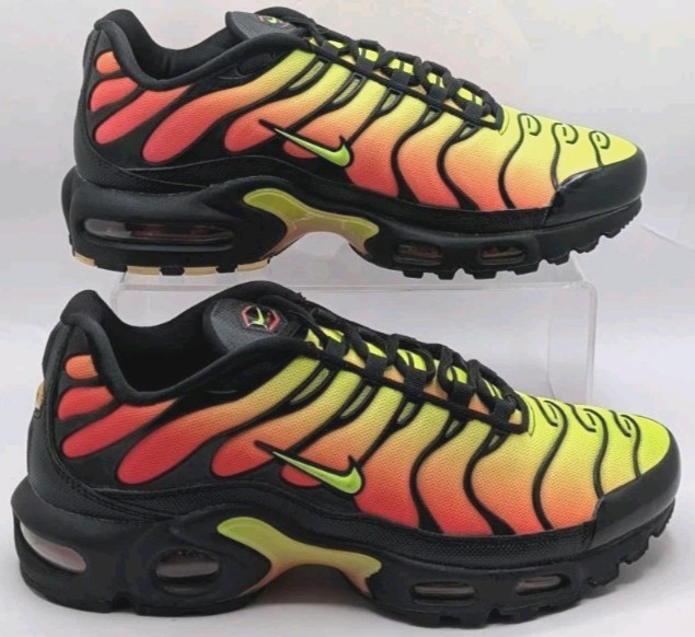 Nike Air Max Plus Volt Solar Red Women’s shoes sneakers Size 9.5 EXCELLENT