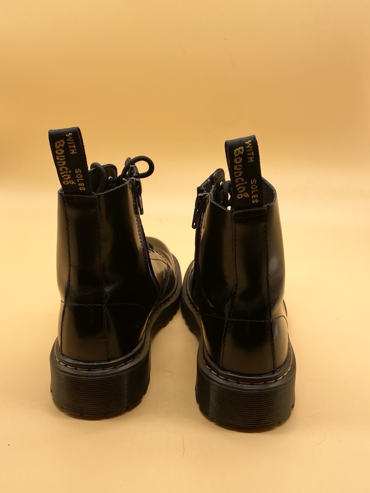 Dr. Martens Pascal 1460 Virginia Leather Boots for Women, Size US 6 – Black