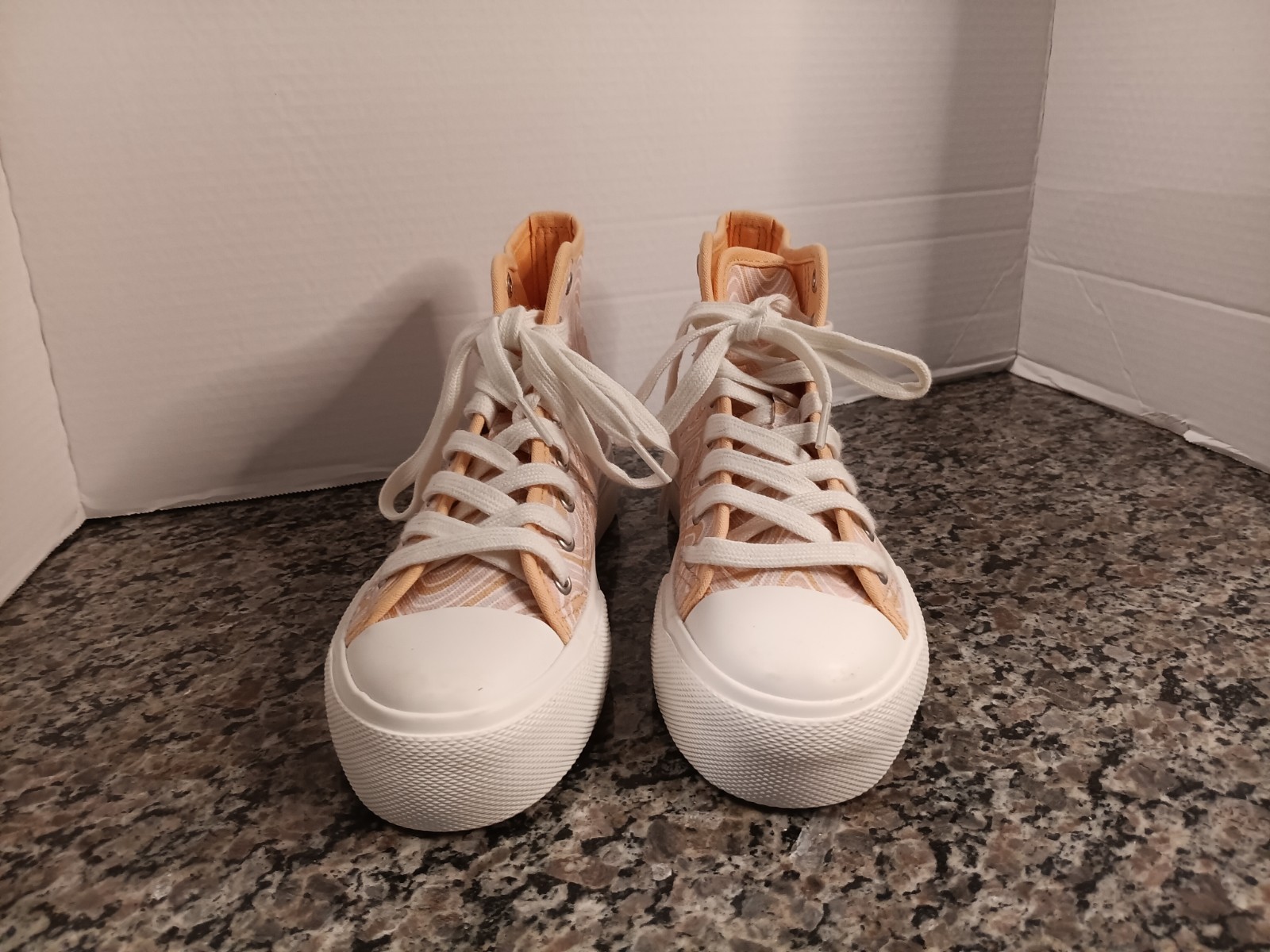 American Eagle High Top Retro Women’s Sneakers Size 6