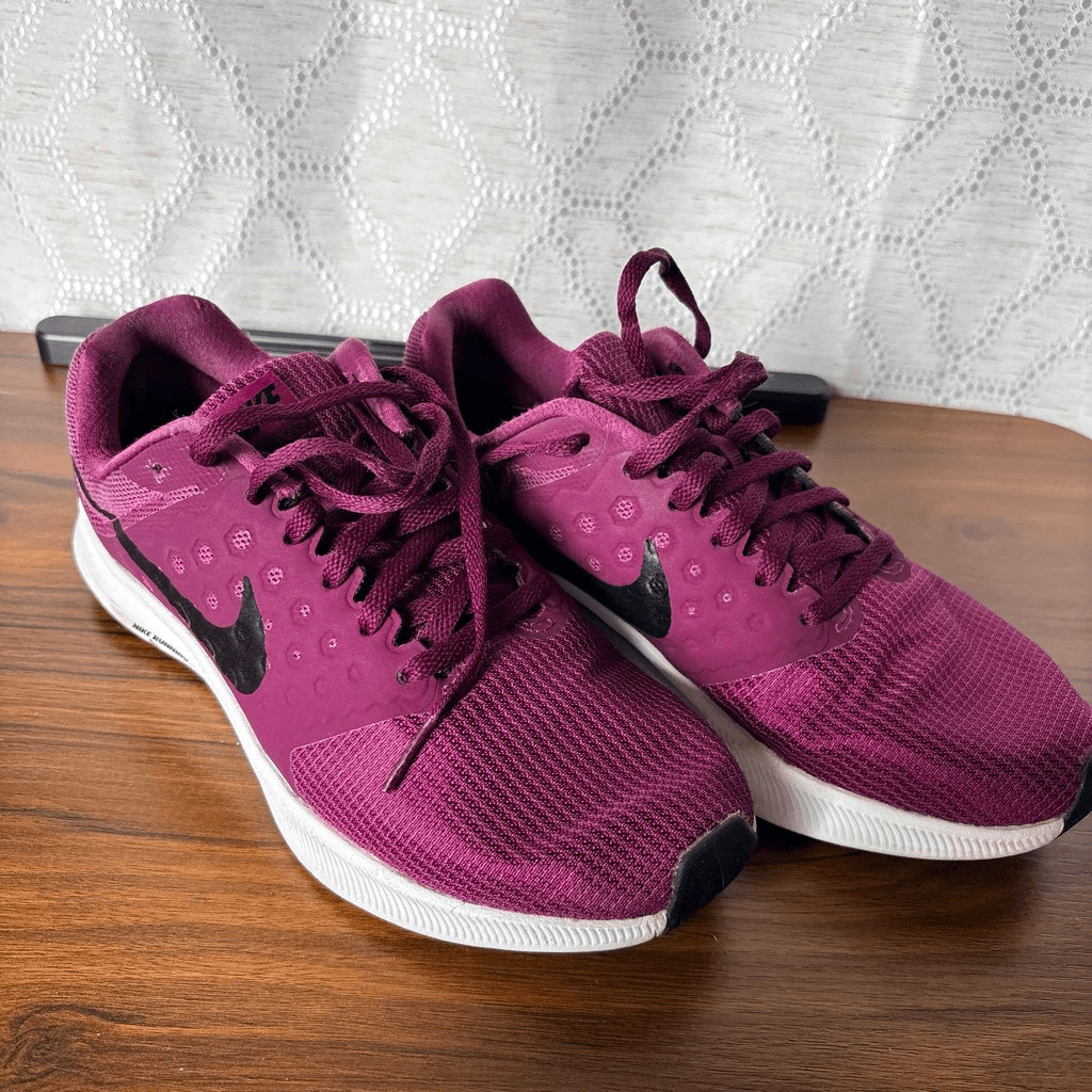 Nike Downshifter Women’s 7 Athletic Running Shoes Wine Maroon Burgundy Preppy