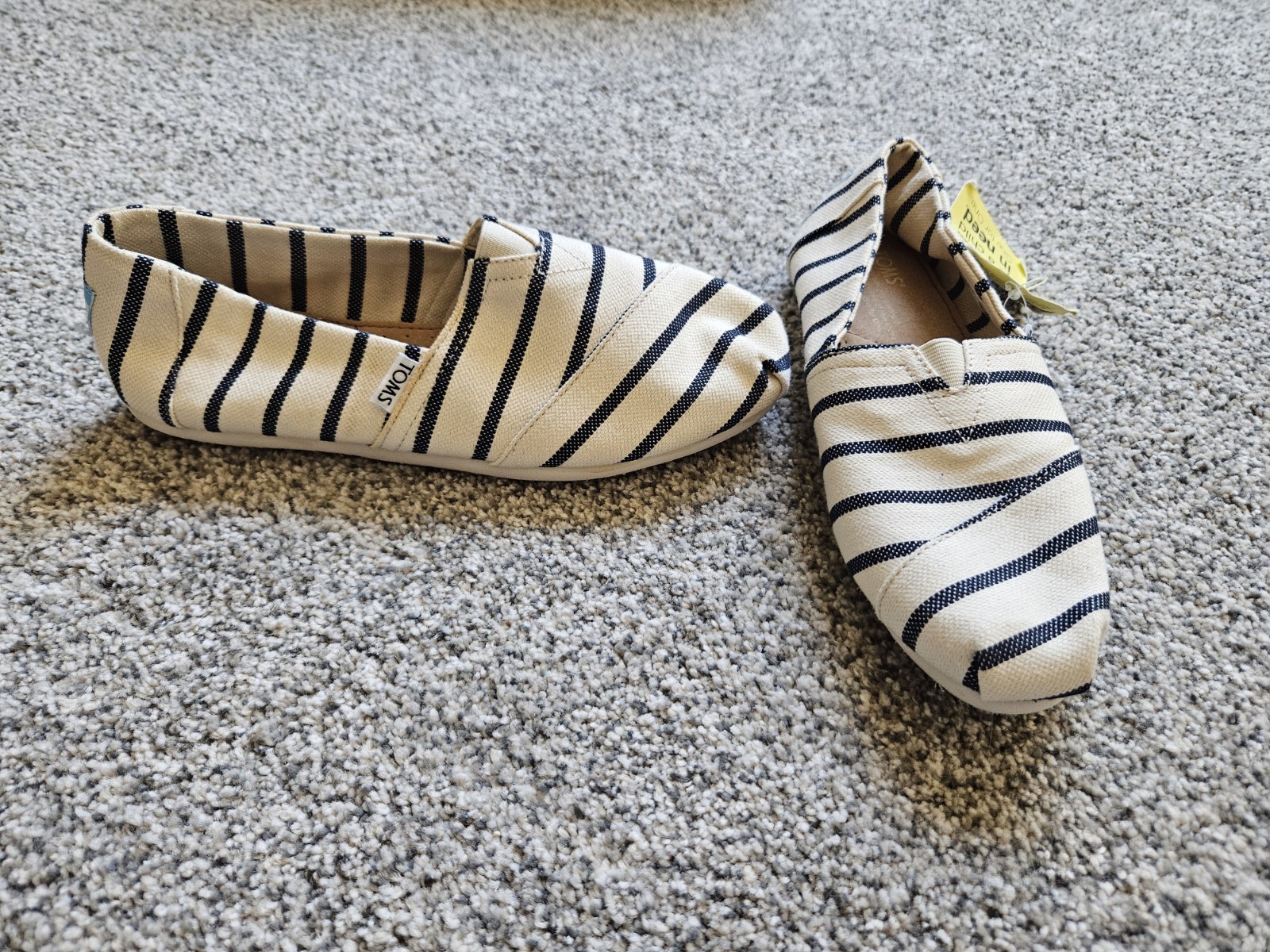 TOMS Women’s Classic Alpargata Slip-On white and navy Riviera stripe Sz7