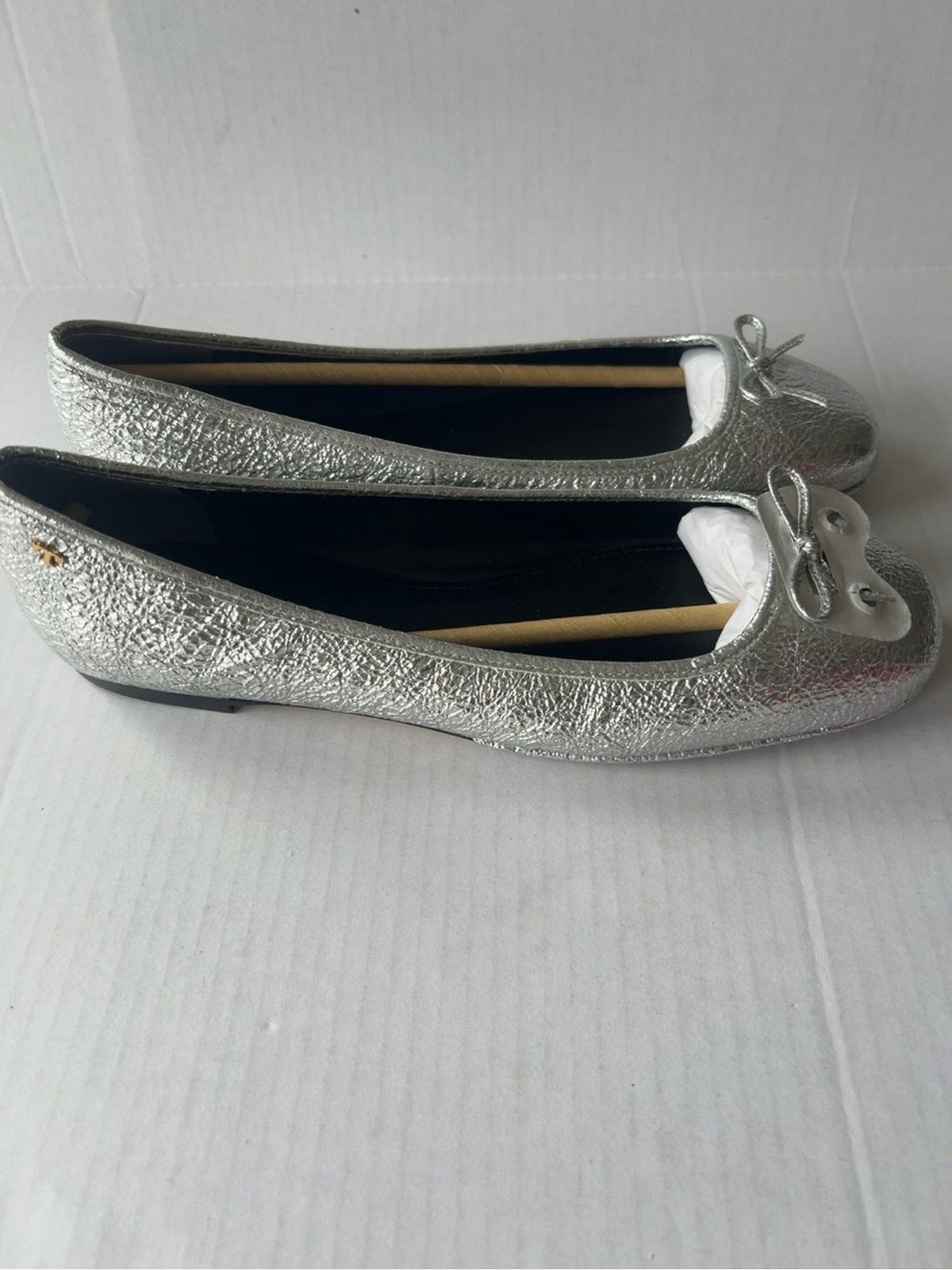 NEW Tory Burch Laila 2 Driver Ballet Flats Silver Crinkle Metallic Leather Shoes