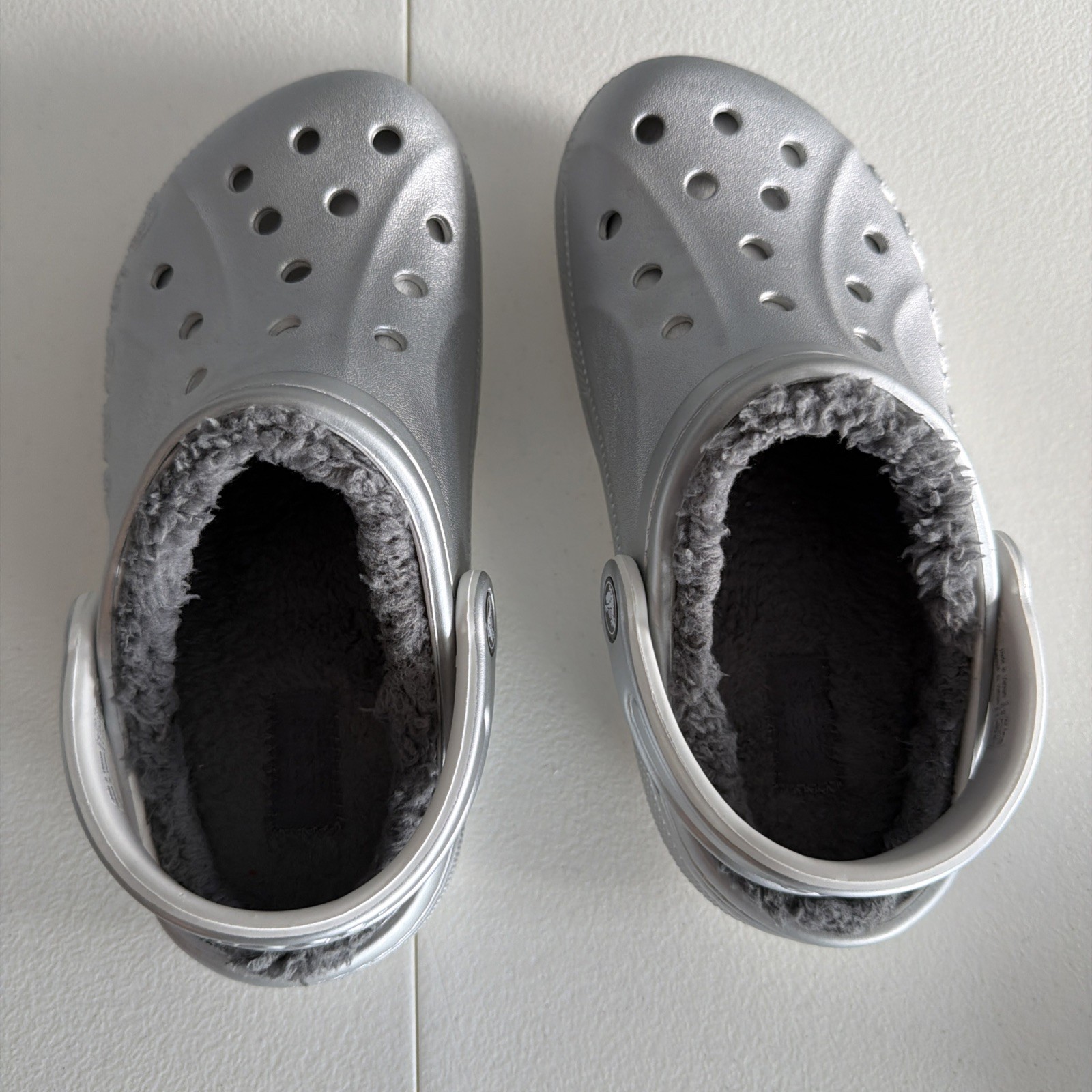 Crocs Women’s Size 6.0 Baya Classic Clog Faux Fur Lined Silver Slip On
