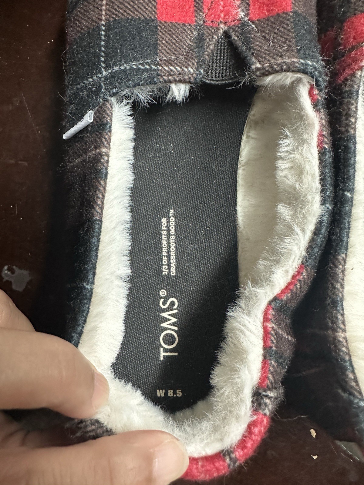 TOMS Alpargatas Women’s Plaid Slip-On Slippers Faux Fur Lined Red/Black 8.5