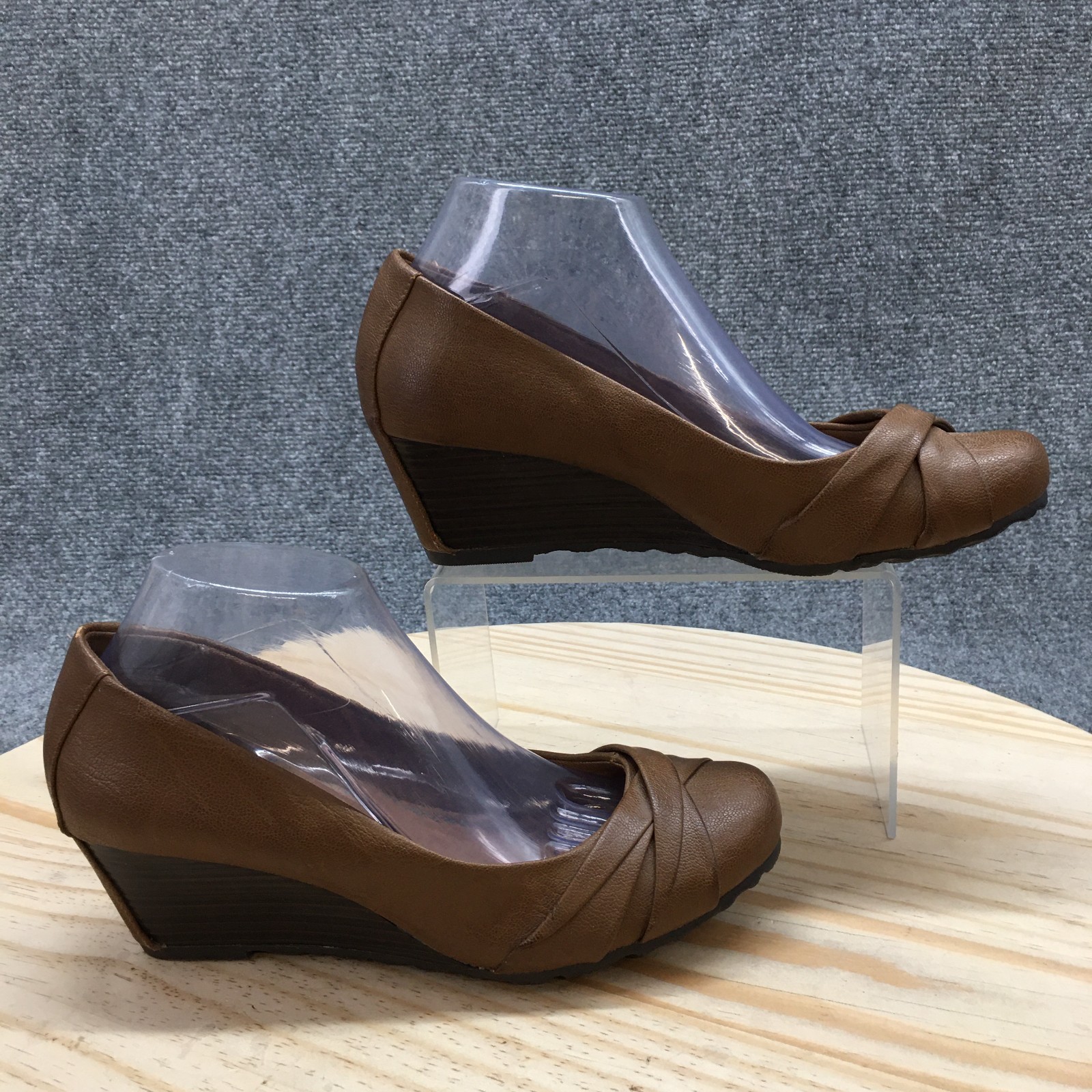 Yuu Shoes Womens 9.5 M Bryann Pump Brown Faux Leather Casual Comfort Wedge Heels