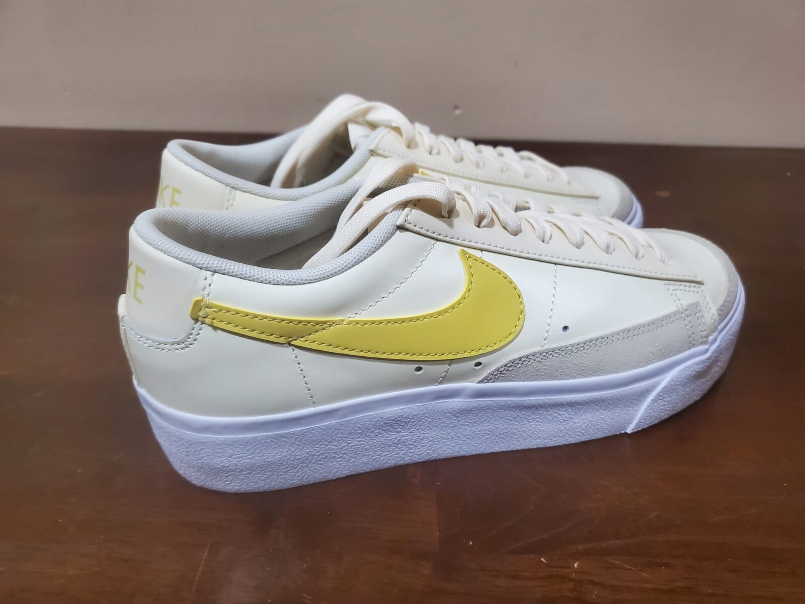 NEW Nike WOMEN’S BLAZER LOW PLATFORM DJ0292 113 SZ 10