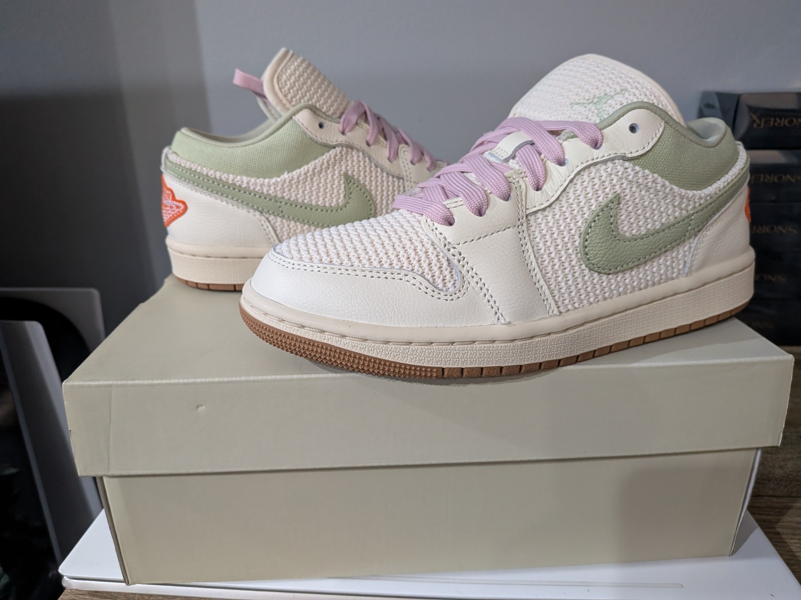 WOMENS AIR JORDAN 1 LOW SE SAIL/ICED CARMINE II0569-100-SIZE 9