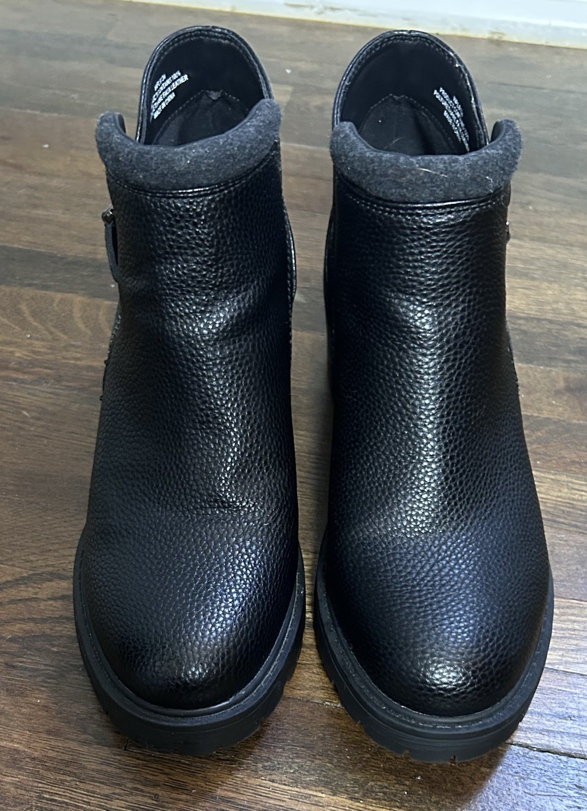 Women’s Mukluks Lia Black Chunky Boots side zip Size 11 Faux Pebbled Leather