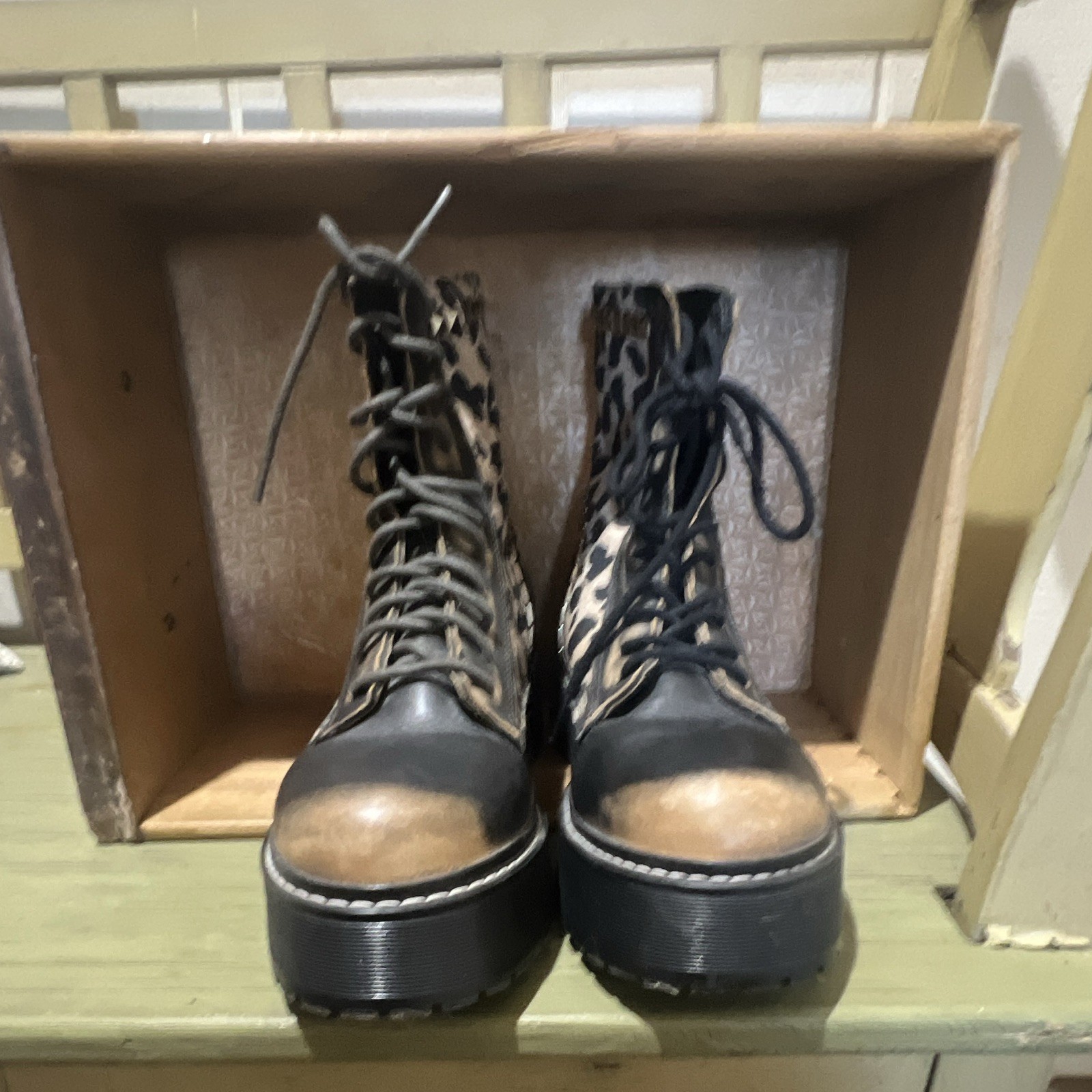 Steve Madden Avenger Women’s Combat Ankle Boots Animal Print Lace-Up Zip 9M