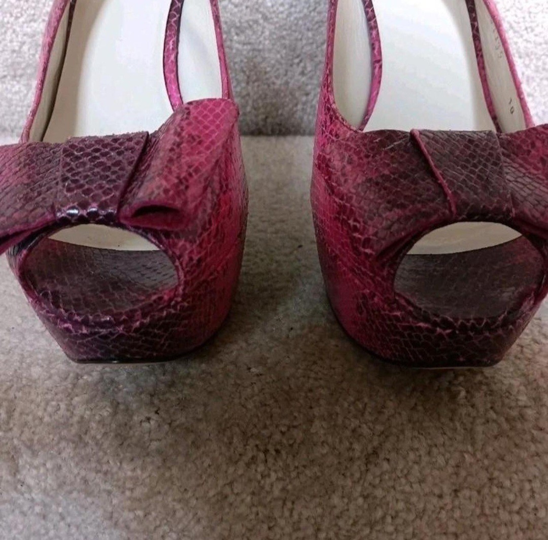 Stuart Weitzman Fuschia Snakeskin Slingback Peep-Toe Platform Stilettos Sz 10